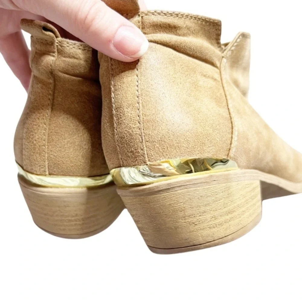 Qupid Womens Tan Faux Suede Ankle Booties Gold Heel Trim Pointed Toe Tan Beige 7